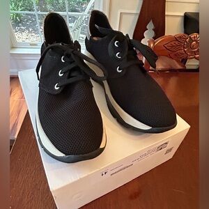 Stylish Black Women's Sneakers